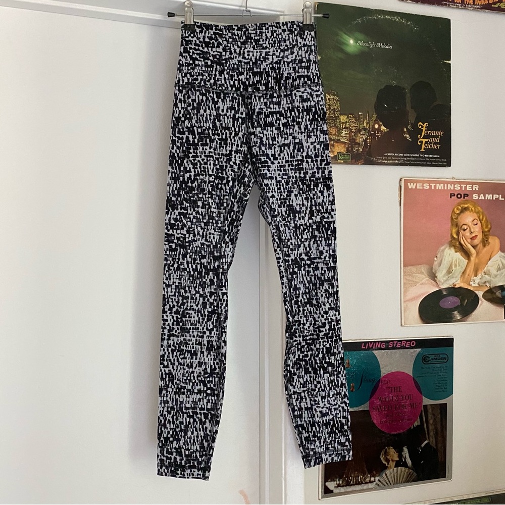 lululemon align pant 25” *black and white digital